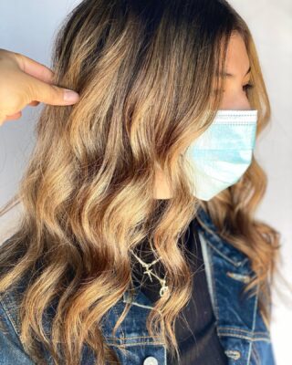 Blondes have more FUN 🤩 
•
•
•
#bakersfield #bakersfieldhair #bakersfieldhairstylist #bakersfieldhairsalon #btc #behindthechair #modernsalon #licensedtocreate #highlights #shadowroot #redkenshadeseq #redkenobsessed #redken #schwarzkopf #schwarzkopfprofessional #schwarzkopfblondeme #amikahairproducts