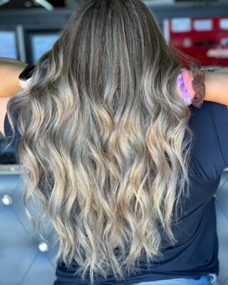 Summer ready hair 🌻☀️ 
•
•
•
#highlights #shadowroot #blondehair #blonde #redken #redkenshadeseq #schwarzkopfusa #modernsalon #btc #behindthechair #bakersfieldhair #bakersfieldsalon #bakersfieldhairstylist #bakersfieldhairsalon