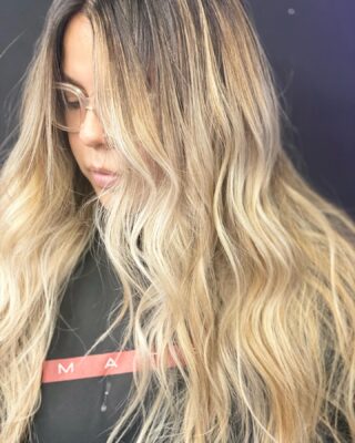 B•l•o•n•d•e 😍
•
•
•
#schwarzkopf #redkenshadeseq #redkenobsessed #btc #behindthechair #modernsalon #bakersfieldhair #bakersfieldsalon #bakersfieldhairstylist