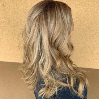 Full highlights for this momma 💁‍♀️😍 swipe swipe 👉 for before •
•
#bakersfieldhair #redkenshadeseq #matrixcolor #highlights #bakersfield #bakersfieldhairstylist #bakersfieldsalon #btc #behindthechair #babylights