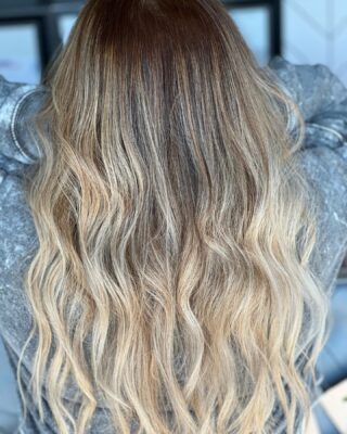 ✨it’s the color for me✨ 
•
•
•
#bakersfield #bakersfieldhair #bakersfieldhairstylist #bakersfieldsalon #balayage #balayagehighlights #balayagehair #blondehair #redken #redkenobsessed #redkenshadeseq #btc #modernsalon