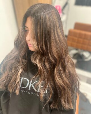 ✨Color Correction✨ swipe ➡️ for before 

•#colorcorrection #balayage #behindthechair #btc #bakersfieldhair #bakersfieldhairstylist #bakersfieldsalon #modersalon #redken #redkenobsessed #redkenshadeseq