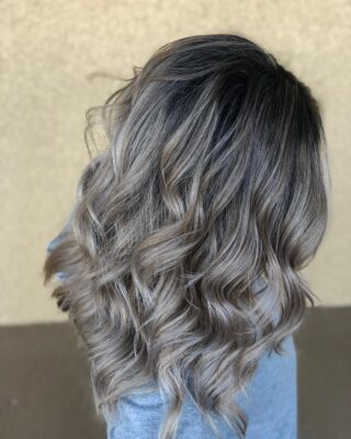 Silver/pearl vibes for my sissy 😻 swipe 👉 for before •
•
#bakersfieldhair #bakersfieldsalon #btc #behindthechair #blondehair #balayage #highlights #blondehair #blondehairdontcare #babylights