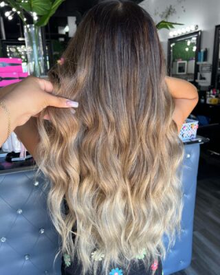 Color correction from the other day 🫶 
•
#colorcorrection #redken #redkenshadeseq #redkenobsessed #bakersfieldbalayage #bakersfield #bakersfieldhairsalon #bakersfieldhair #bakersfieldsalon