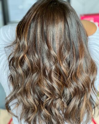 Caramel balayage for my girl ❤️ 
•
•
•
#bakersfield #bakersfieldhair #bakersfieldsalon #bakersfieldhairstylist #balayage #balyagehighlights #caramelbalayage #redkenshadeseq #redkenobsessed #btc #modernsalon