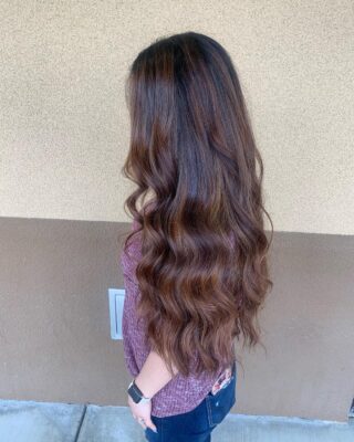 First balayage session 😍 swipe swipe 👉 for before •
#bakersfieldhair #bakersfieldhairstylist #bakersfieldsalon #behindthechair #btc #balayage #babylights #summerhair