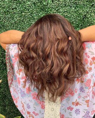 Today’s work 😊😊 happy cinco de mayo! •
#bakersfield #bakersfieldhairstylist #bakersfieldhairsalon #summerhair #highlights #balayage #bakersfieldhair #subtlehighlights #btc #behindthechair #modernsalon #redkenshadeseq #matrix
