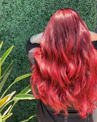 I love when I get to play and do vibrant colors! ❤️😍swipe for before 👉
•
•
•
#redhair #highlights #summerhair #btc #behindthechair #redkenshadeseq #matrix #pulpriothair #pulpriot #matrixsocolorcult #bakersfieldhair #bakersfieldsalon #bakersfieldstylist