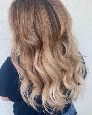 Balayage fun in the sun ☀️ swipe for that before 👉
•
•
•
#balayage #babylights #redkenshadeseq #matrixcolor #pulpriot #bakersfieldhair #bakersfieldsalon #bakersfieldhairstylist #btc #saloncentric