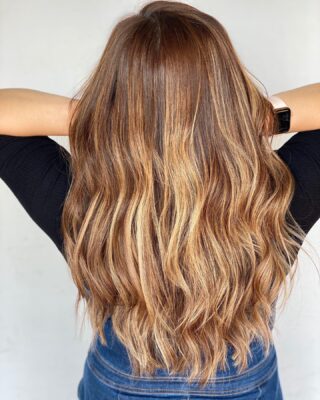 Another one ☝️ 🤤🤤🤤
•
•
•
#balayage #balayagehair #bakersfield #bakersfieldsalon #bakersfieldhair #bakersfieldhairstylist #modernsalon #btc #behindthechair #redken #redkenshadeseq #redkenflashlift #redkenobsessed